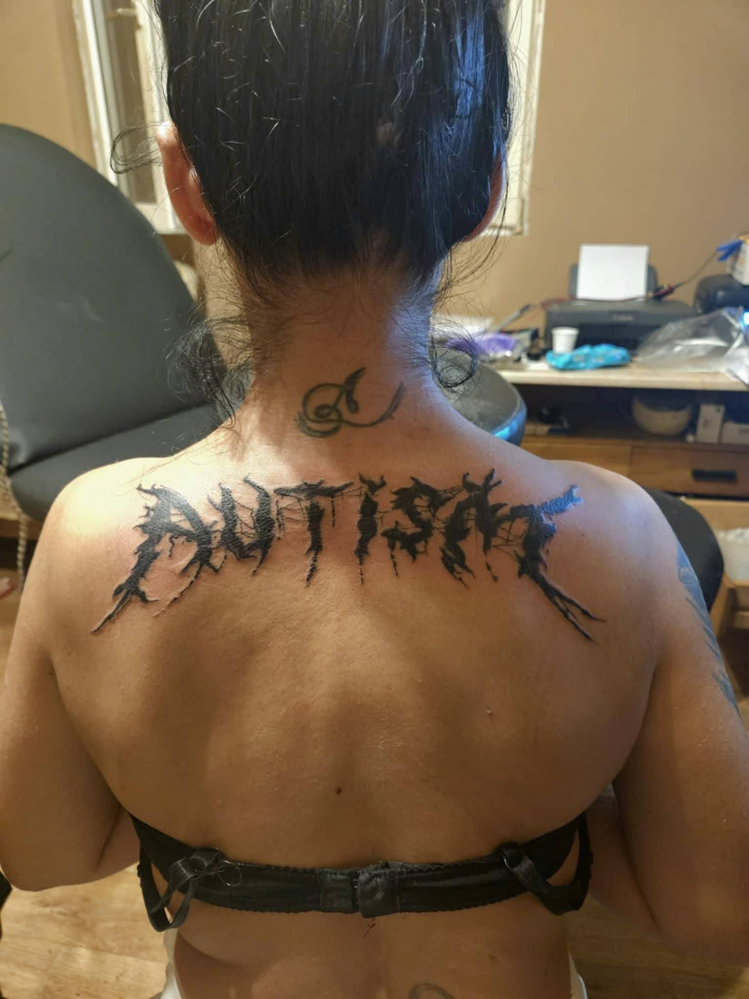 Lettering pe spate — lucrare MAX TATTOO