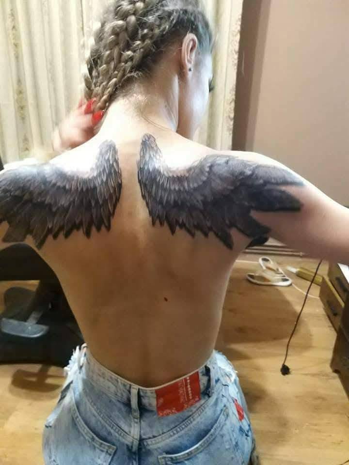 Aripi — vedere din spate — lucrare MAX TATTOO